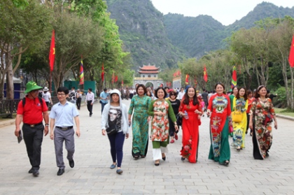 Lễ hội Hoa Lư: Dịp hành hương về nguồn cội 1