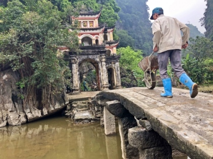 Du lịch Ninh Bình đang “trẻ hóa” 1