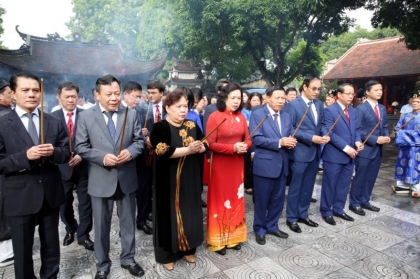 Lãnh đạo TP Hà Nội dâng hương tưởng niệm Đức vua Lý Thái Tổ 3