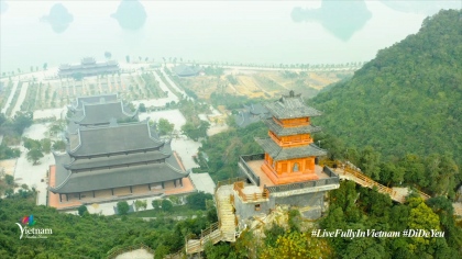 Cầu an cửa Phật - Nét đẹp ngày đầu xuân 2