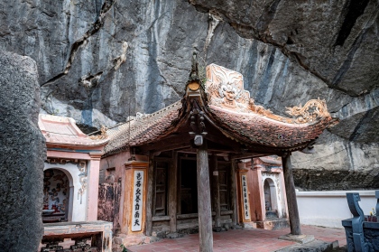 Đền thờ Quý Minh Đại Vương và Hang Đền 2