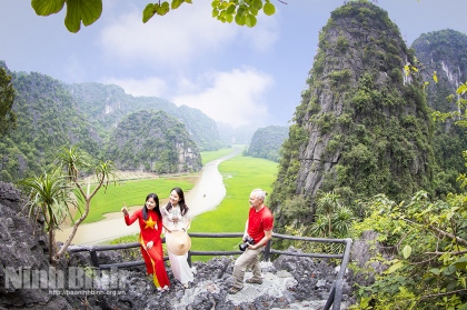 Tam Cốc, tháng tư về 5