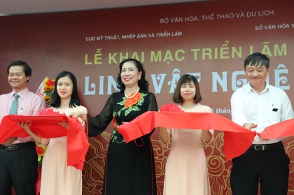 Giới thiệu linh vật Nghê của đền thờ vua Đinh Tiên Hoàng (Khu di tích lịch sử - văn hóa Cố đô Hoa Lư) tại Triển lãm tư liệu linh vật Nghê Việt 1