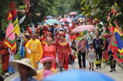 Hàng trăm chiếc thuyền rước rồng trong Lễ hội Tràng An 2019 2