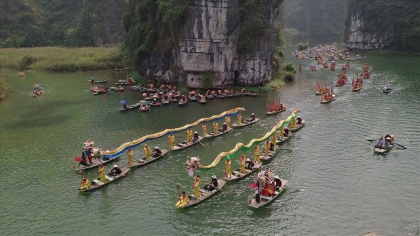 Hàng trăm chiếc thuyền rước rồng trong Lễ hội Tràng An 2019 3