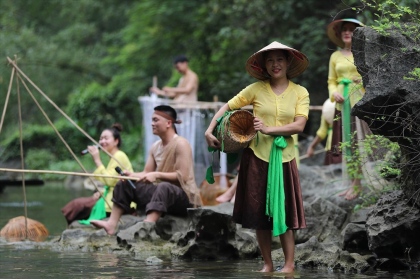 Hàng trăm chiếc thuyền rước rồng trong Lễ hội Tràng An 2019 8