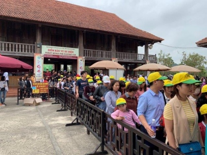 Nhộn nhịp du khách tham quan Ninh Bình trong dịp 30/4-1/5 3