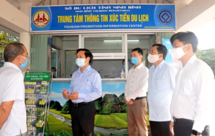 Đồng chí Phó Chủ tịch UBND tỉnh kiểm tra các khu, điểm du lịch trong ngày đầu tiên hoạt động trở lại 1