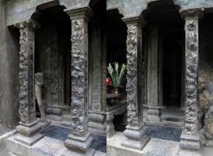 Ngôi đền đá cổ giữa núi rừng Tràng An 3