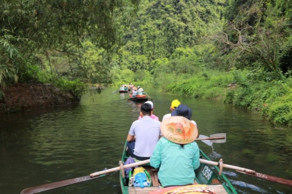 Di sản Tràng An “trong xanh mát lành” giữa trời thu làm say lòng du khách 11
