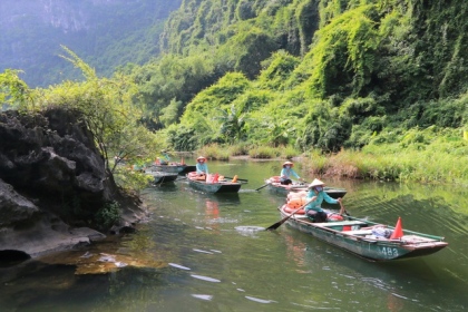 Di sản Tràng An “trong xanh mát lành” giữa trời thu làm say lòng du khách 12