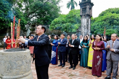 Lãnh đạo TP Hà Nội dâng hương tưởng niệm Đức vua Lý Thái Tổ 2