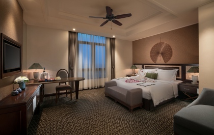 Khách sạn Hidden Charm 4