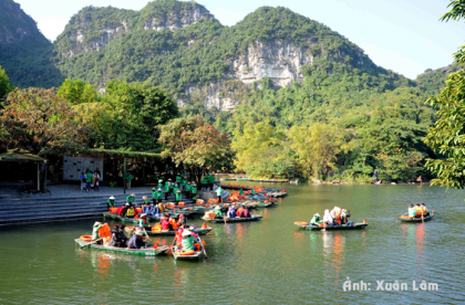 Ninh Bình đón đoàn khách du lịch đầu tiên năm 2021 3
