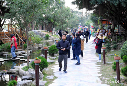 Ninh Bình đón đoàn khách du lịch đầu tiên năm 2021 4