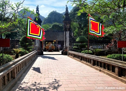 Đầu năm chiêm bái những ngôi đền, chùa nổi tiếng linh thiêng ở Ninh Bình 1