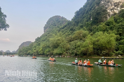 Du lịch Ninh Bình sôi động trong dịp lễ giỗ Tổ 2