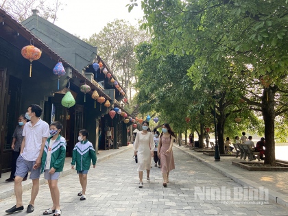 Du lịch Ninh Bình sôi động trong dịp lễ giỗ Tổ 4