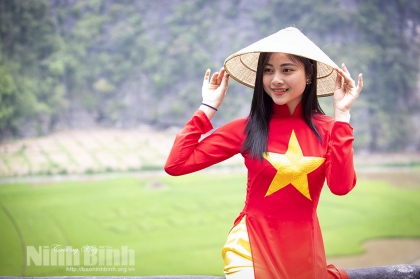 Tam Cốc, tháng tư về 3