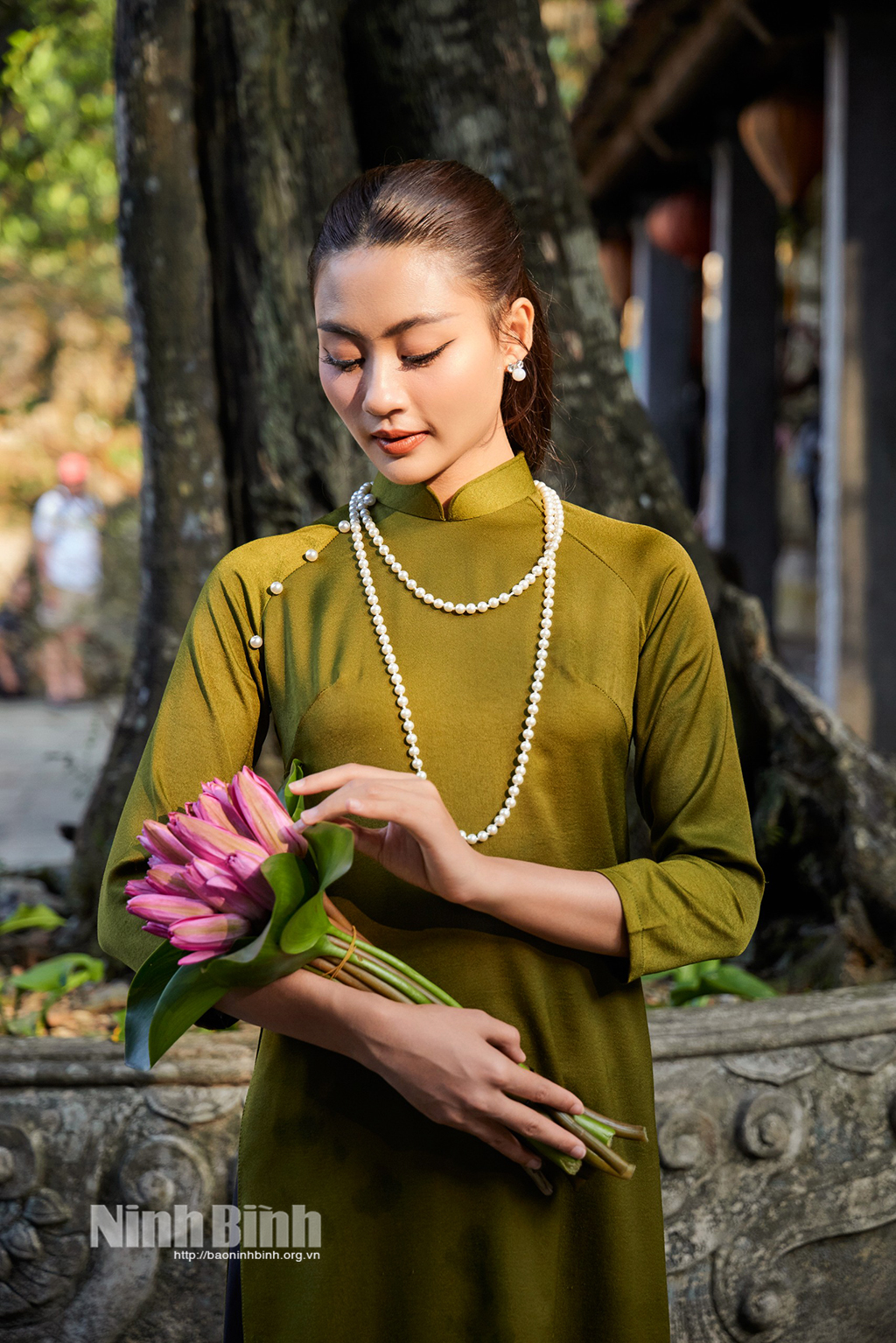 Hoa hậu Hoàn vũ Việt Nam Bùi Thị Xuân Hạnh trong bộ ảnh quảng bá du lịch Ninh Bình