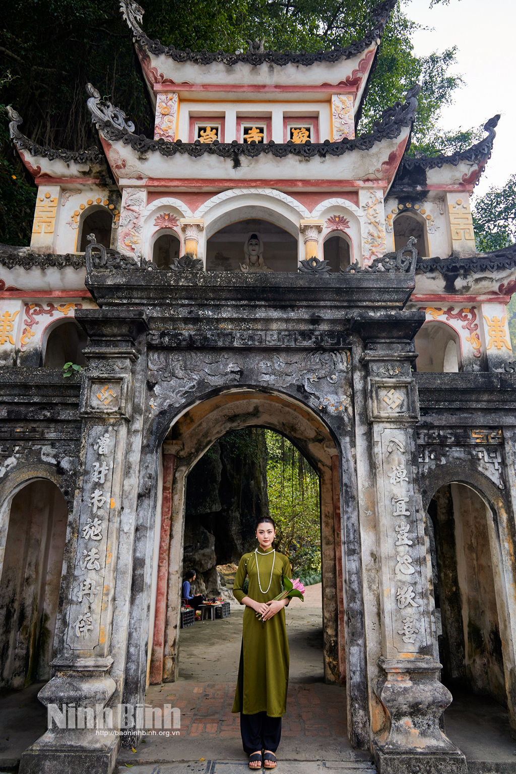 Hoa hậu Hoàn vũ Việt Nam Bùi Thị Xuân Hạnh trong bộ ảnh quảng bá du lịch Ninh Bình