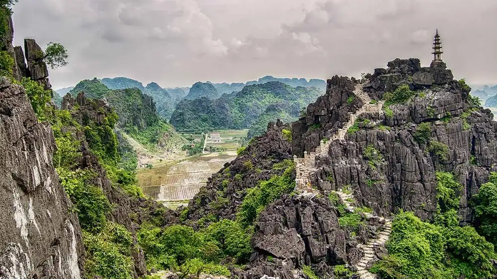 trang an ninh binh ngoa long